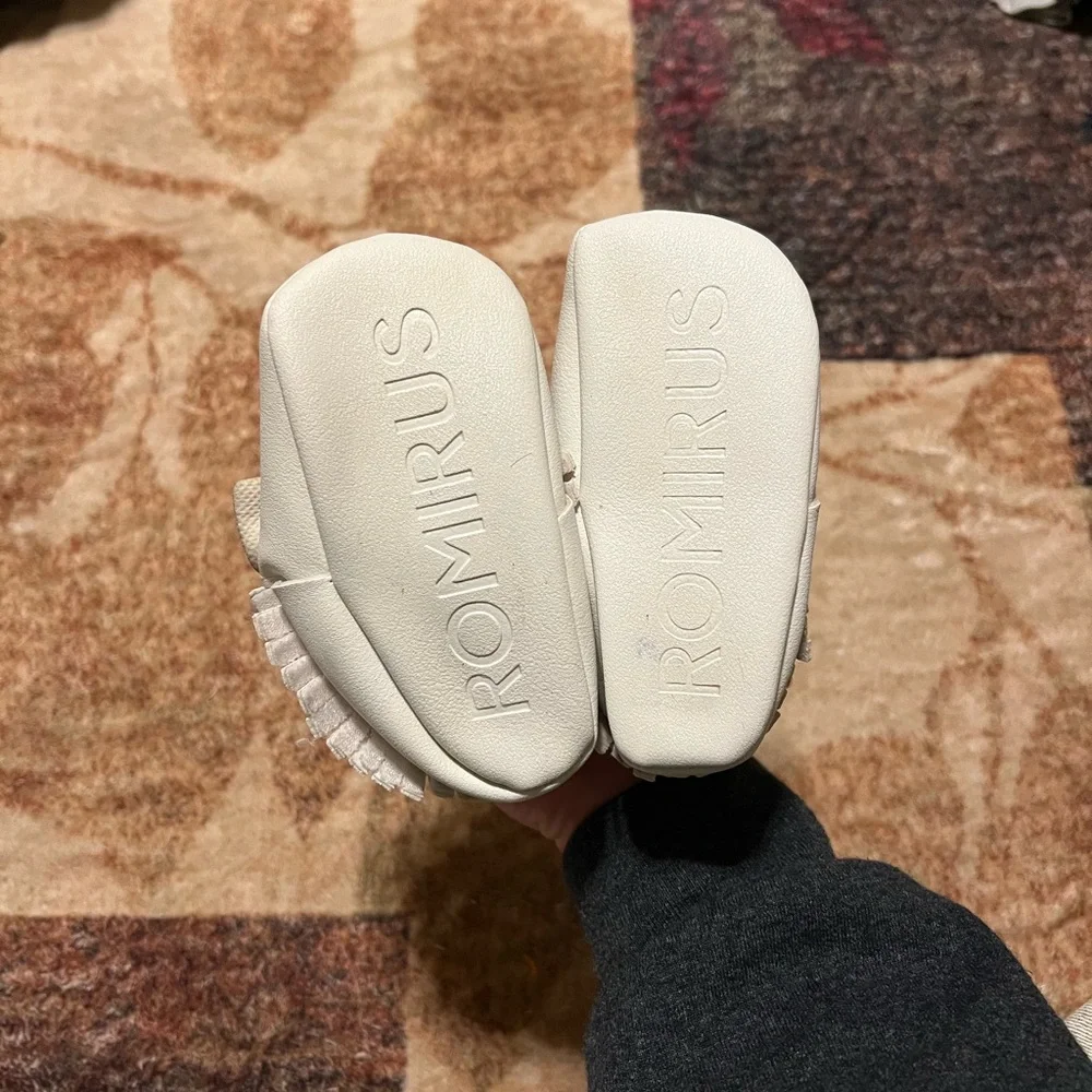Romirus White Moccs with Gold Heart and Bow 3c